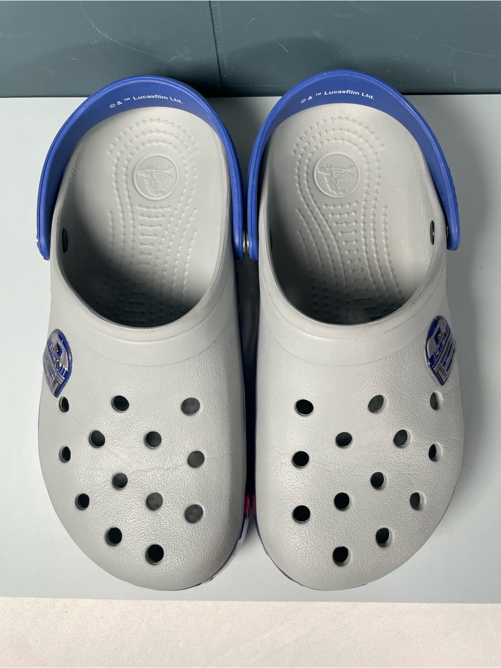 Star Wars Crocs R2D2 Classic Clogs Grey Blue Mens Size 6 / Womens Size 8 Disney - Picture 7 of 9